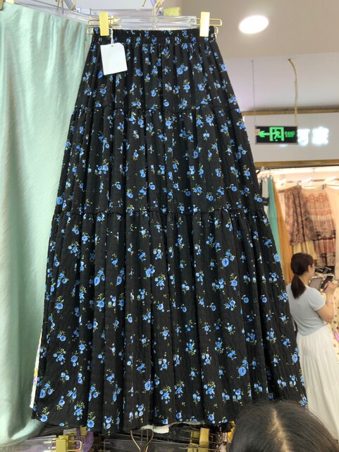 Sweet floral skirt for women 2025 new summer texture splicing printed A-line large hem skirt midi skirt