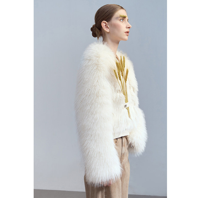 Amii2024 winter new style modern warm V-neck imitation fox fur fur coat women's metal buckle loose top