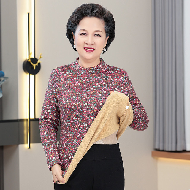 The elderly thickened the autumn clothes, the old lady and the velvet bottom shirt, the grandmother semi -highly consumed the warm clothes middle -aged mother top girl