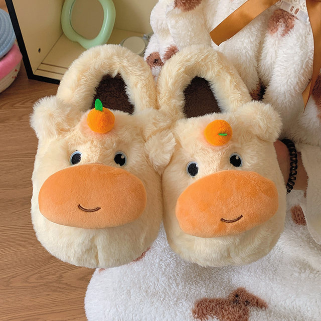 Cute thermal bag and cotton slippers for women in winter, men and women couple's outdoor wear non-slip home cotton shoes holiday