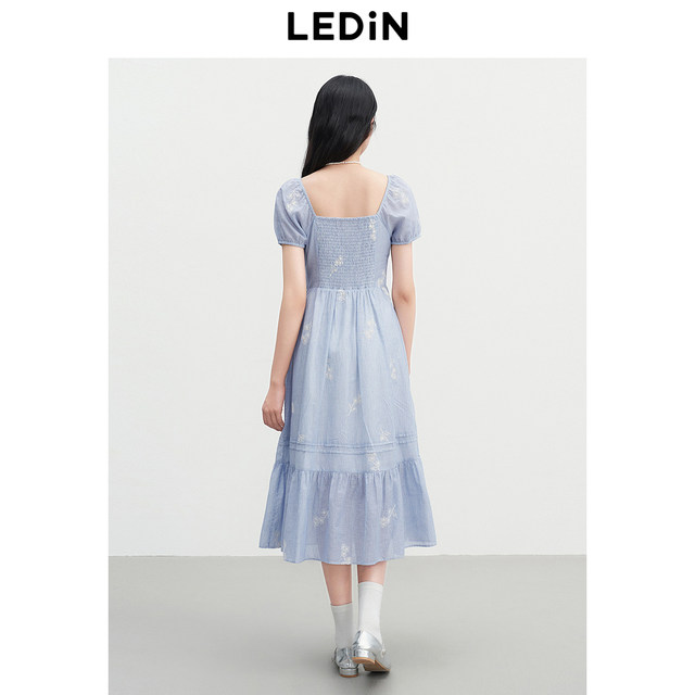 Lecheng Daisy Embroidered Long Dress Summer New Blue Striped Dress Simak Design Puff Sleeve Square Collar Dress
