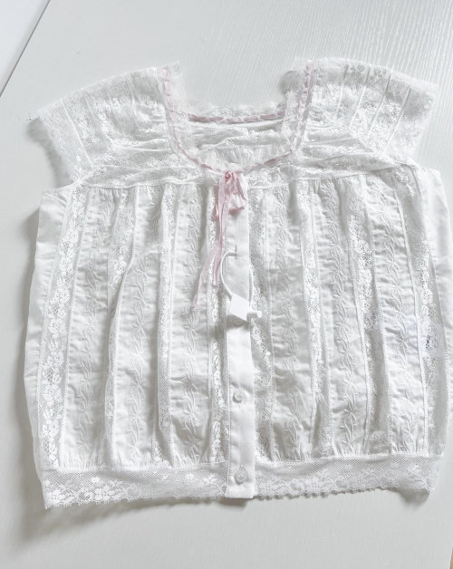 French fresh embroidery lace lace bubble sleeve round collar shirt retro flower crushing pleated shirt doll shirt
