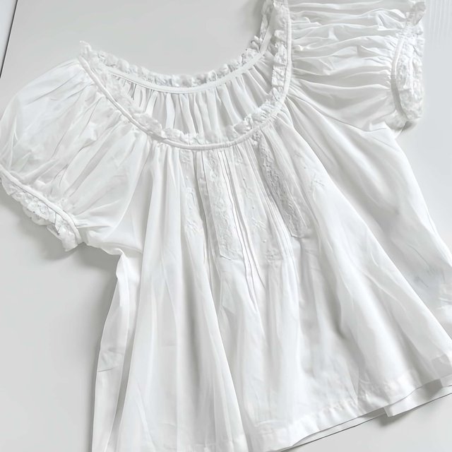 French fresh embroidery lace lace bubble sleeve round collar shirt retro flower crushing pleated shirt doll shirt

