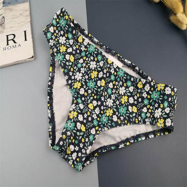 Children's clothing girl swimsuit 2020 spring and summer new floral lotus leaf edge triangle split body jacket children's bikini
