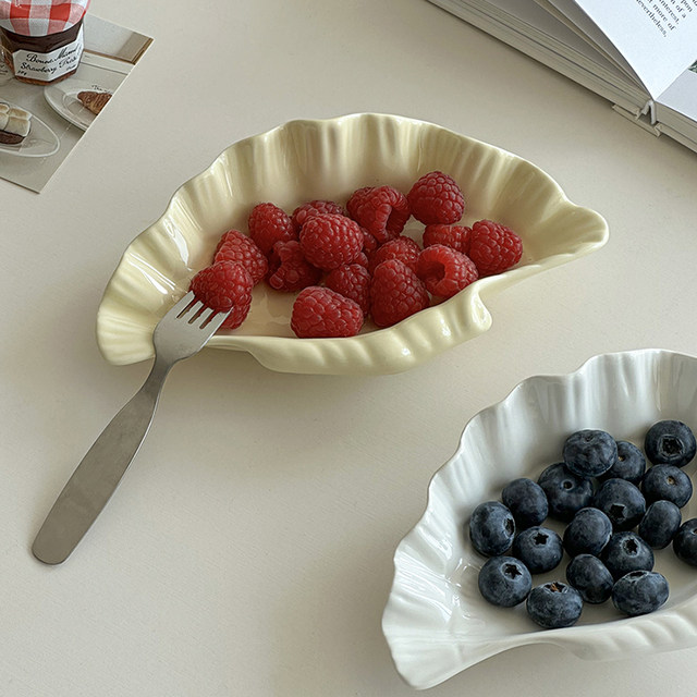 French shell-shaped desktop jewelry ornaments keys and entrance storage box light luxury ceramic fruit tray household props