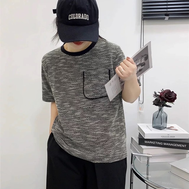 Short-sleeved single pocket knitted small fragrance style T-shirt for women 225L81651 spring and summer new design round neck loose top
