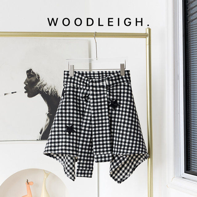 Spring new black and white plaid one-piece lace-up skirt straps covering the cross dance irregular tweed warm skirt