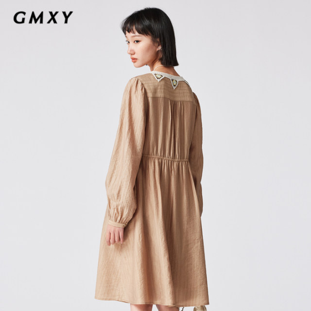 Gumu Xiyang fashionable loose knitted V-neck design dress women's autumn simple waist-reducing mid-length skirt