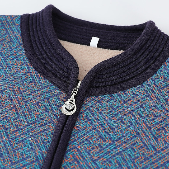 Grandma's autumn and winter clothing, velvet and thickened foreign-style coats, middle-aged and elderly mothers' knitted sweaters, old ladies' clothes