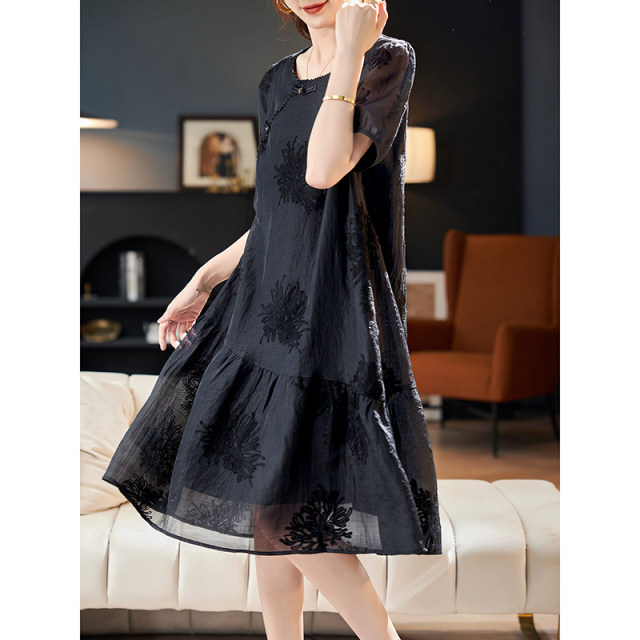 Baoshili round neck bead embroidered black dress 2025 summer temperament fashionable short-sleeved casual A-line skirt trendy