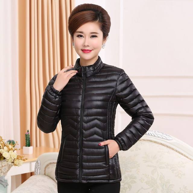 Off-season small cotton-padded jacket for women, short, light velvet cotton-padded jacket, middle-aged cotton-padded jacket, middle-aged and elderly mother’s winter coat, 40 and 50 years old