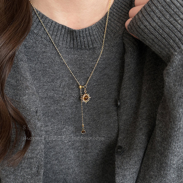 Tiger eye stone sunflower pendant necklace for women Maillard retro temperament sweater chain light luxury high-end neck chain