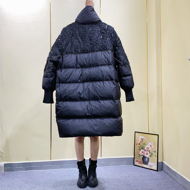 Fat mm, foreign style, age-reducing, diamond-encrusted down jacket, mid-length, large size winter wear, new sequined embroidered jacket 200Jin [Jin equals 0.5kg] trendy