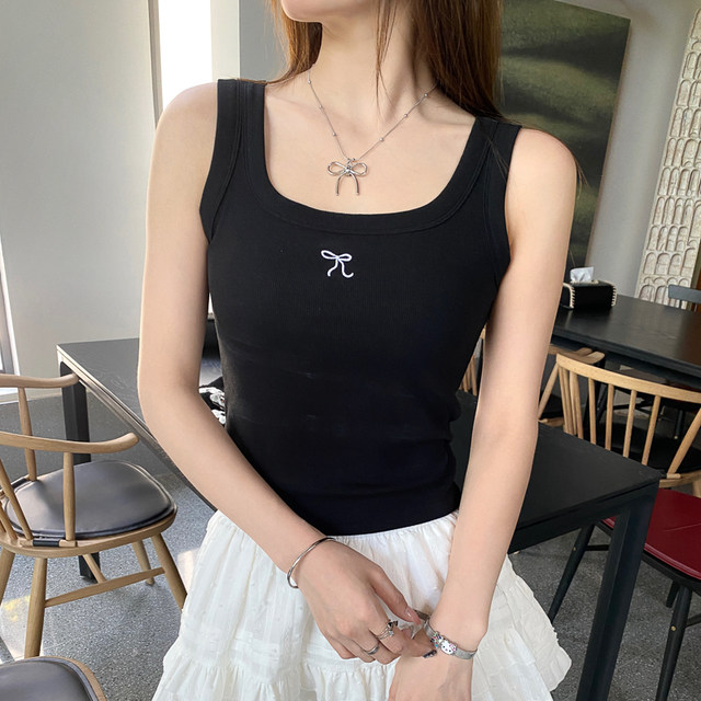 Mint green suspender vest for women with inner wear 2025 summer new beautiful dopamine blue top bottomed out