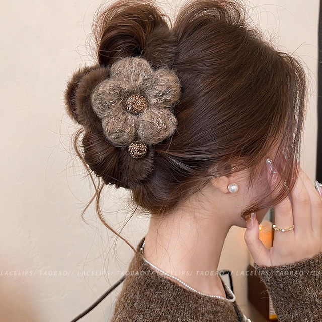 Plush Flower Large Clip Women's 2025 New High-end Shark Clip Autumn and Winter Back of the Head Hair Clip Headgear