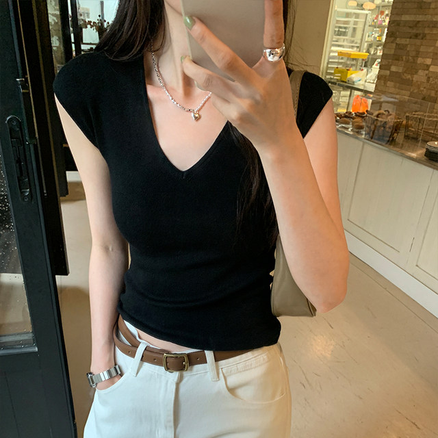 Soft and pure gray temperament V-neck skin-friendly knitted sleeveless vest T-shirt for women's new summer and autumn slim top