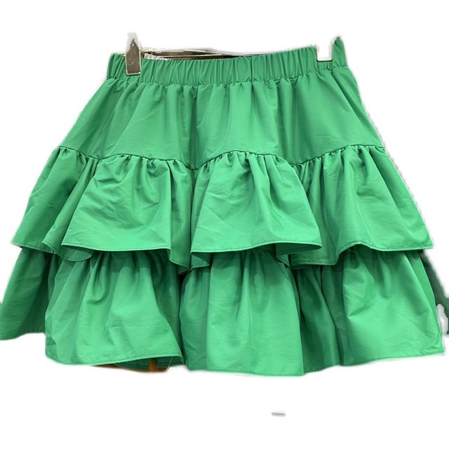 2025 new fluffy skirt short skirt solid color high-waisted skirt ruffled A-line skirt versatile to make you look slim and cover your flesh casually
