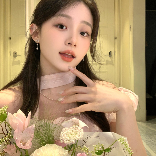 Korean flash zirconium bow water drop pendant earrings for women, light luxury and high-end earrings, unique, beautiful and beautiful earrings