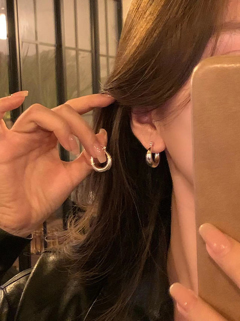 Commuting basic gold and silver earrings for women, high-end plain hoop earrings, huge, beautiful and beautiful earrings for women, earrings, studs and buckles