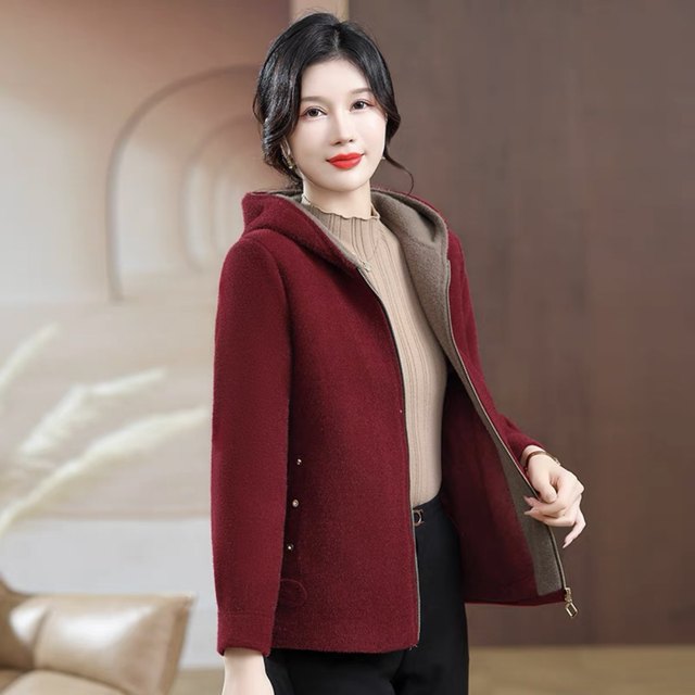 Mom's new autumn and winter high-end woolen jacket, thickened and stylish, middle-aged and elderly women's winter fashionable woolen warm tops