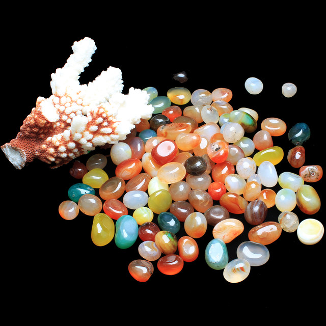 Natural red agate original stone ornaments large crystal ore fish tank decoration turtle marine color stones