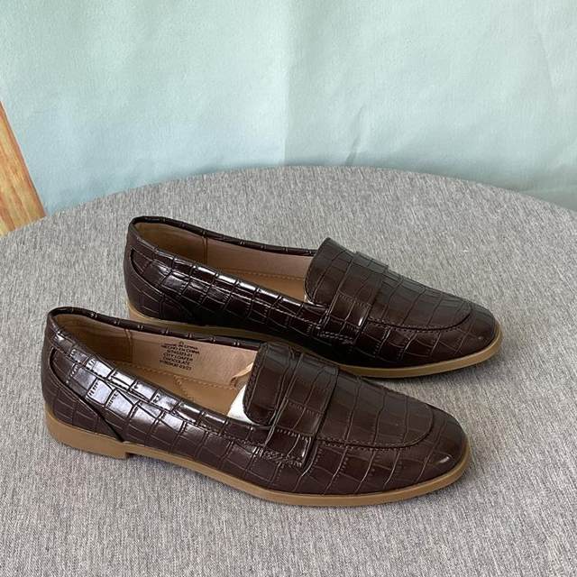 Foreign trade large-size women's shoes for spring low-heeled single shoes loafer shoes beans shoes with one foot small leather shoes British style commuting