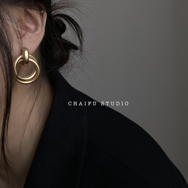 Chaifu studio /R517 INS style exaggerated baroque metal texture temperament circle earrings ear clips