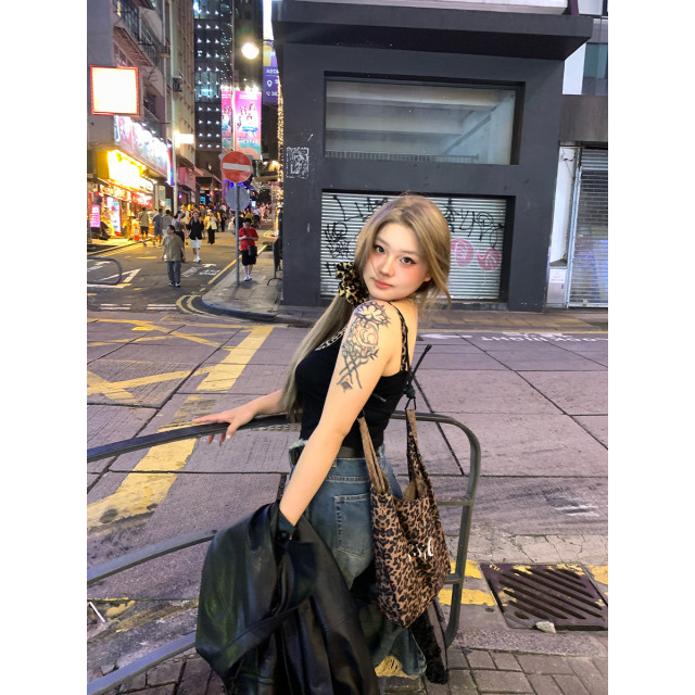 Annie is not hot, sexy, sweet and spicy leopard stitching fake two pieces of suspended female 2024 new micro -fat big size vest
