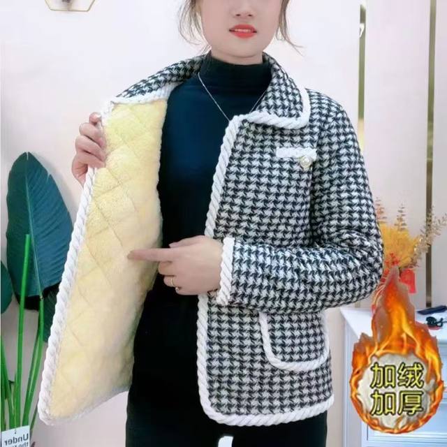 Middle-aged and elderly women's autumn and winter clothes plus velvet cotton jacket mother's printed warm shirt jacket fashionable short cotton jacket
