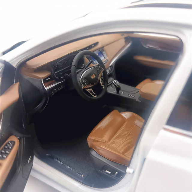 Flawed products 1:18 Original SAIC-GM Cadillac XT5 car model 2016 alloy car model