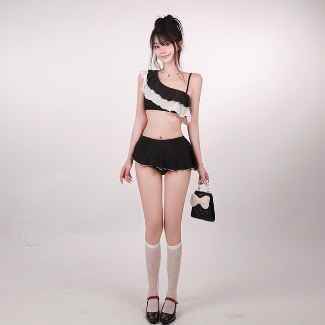 Hot girl's black and white contrasting one-shoulder ruffled skirt bikini, high-end pure lust style and beautiful resort swimsuit