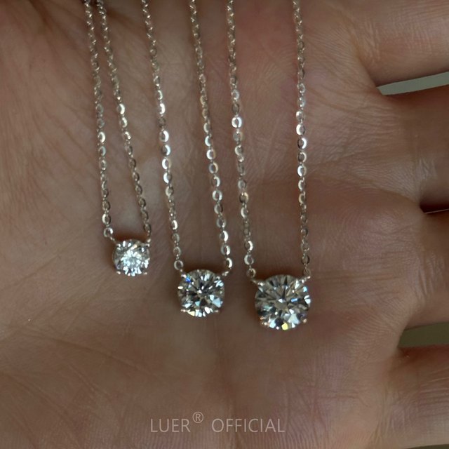 Feedback! Breaking high carbon diamond! Sterling silver light luxury single diamond necklace clavicle chain Zhao Lusi same style booze diamond for women