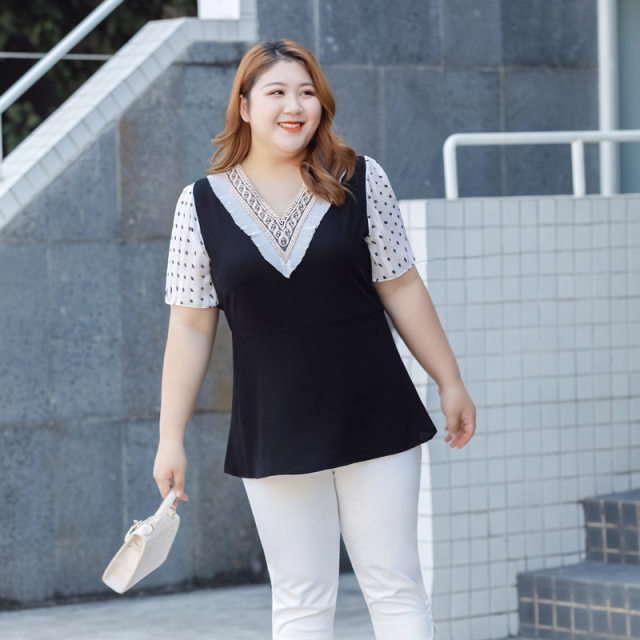 Fat MM large size women's summer loose slim romantic French lace lace V-neck short-sleeved spliced ​​chiffon shirt top
