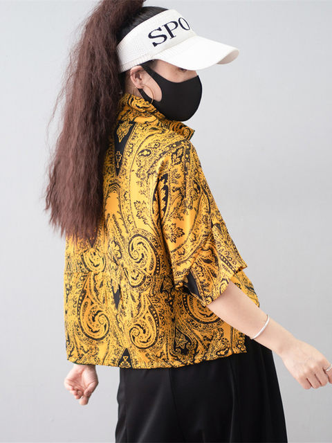 Spring and summer design shirt printed polo tide shirt coat half -sleeved stand -up collar loose ladies short zipper feel large size T
