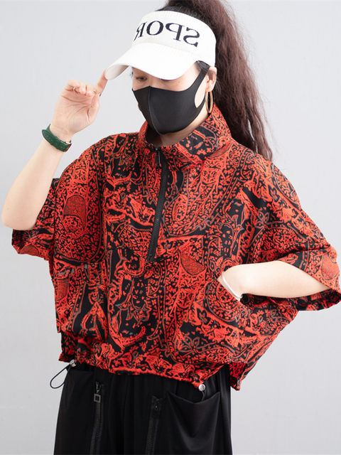 Spring and summer design shirt printed polo tide shirt coat half -sleeved stand -up collar loose ladies short zipper feel large size T
