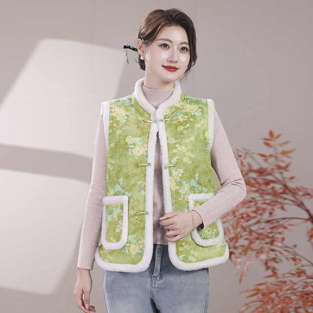 2025 autumn and winter new style plus velvet thickened vest for women mother dress warm vest new Chinese style horse clip jacket for women