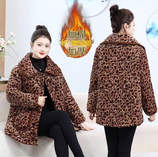 Thickened velvet and leopard print cotton clothes, home clothes, middle-aged women's clothes, new winter cotton clothes, fashionable warm blouses to protect against cold