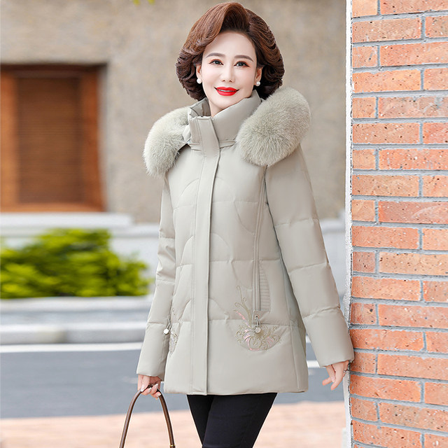 Middle-aged mother winter down jacket short 2025 new large size middle-aged and elderly women's style thickened warm jacket
