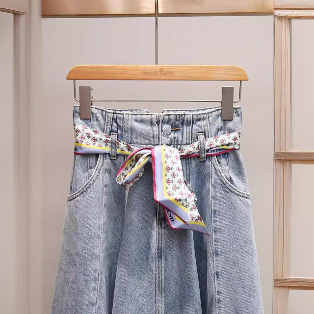 In-stock Yili Zhuoya 24 summer new style fashion commuter A-line high waist umbrella casual pocket denim mid-length half