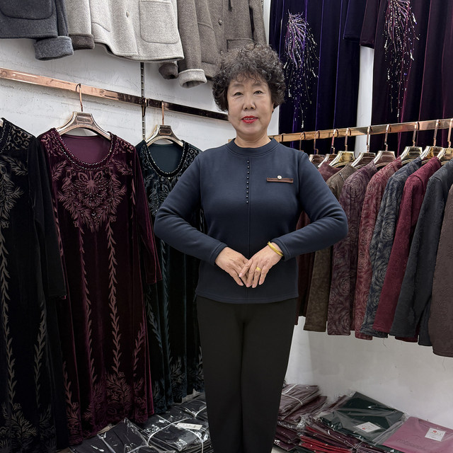 
Middle-aged mother's new winter wear half turtleneck plus velvet warm shirt with solid color thick bottoming shirt for 40-50 years old