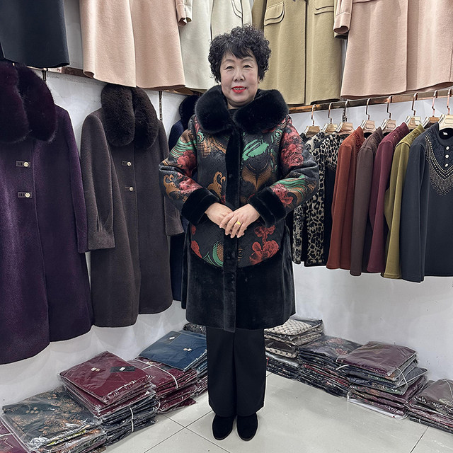 High-end double-sided fashionable mother's winter thickened and warm mink velvet jacket for women with hooded fur all-in-one new