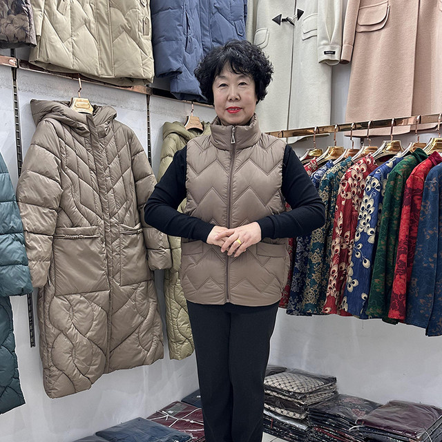 Middle-aged and elderly winter stand collar casual horse clamped cotton jacket for women short mother vest vest small cotton jacket thin new