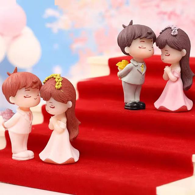 New Cartoon Wedding Couple Micro Landscape Plastic Gardening Ornaments DIY Wedding Couple Cake Decoration Crafts