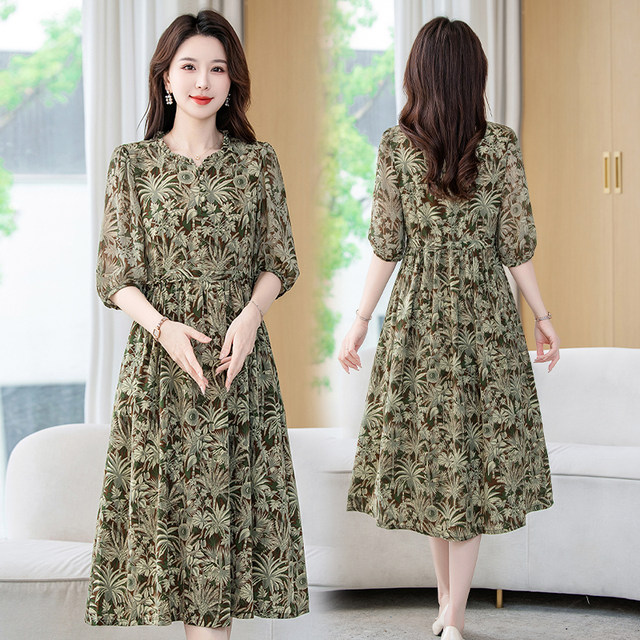 Mom dressed in floral dress summer 2025 new middle-aged women loose waist slimming and fashionable printed long skirt