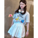 Zhao Lusi, the same light gray round neck bears cartoon pattern T -shirt, loose short sleeve shirt white puff white skirt
