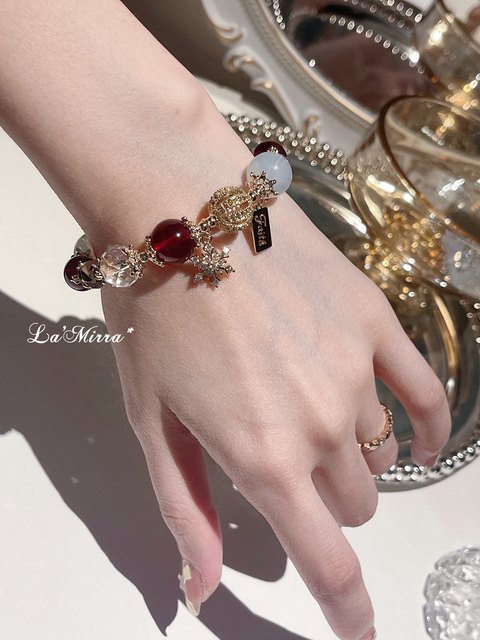 
ins Christmas winter snowflake natural wine red garnet white crystal opal protein bracelet design bracelet New Year gift