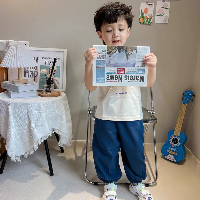 ins photo props ornaments retro English newspaper fashion card internet celebrity decoration food photography background layout
