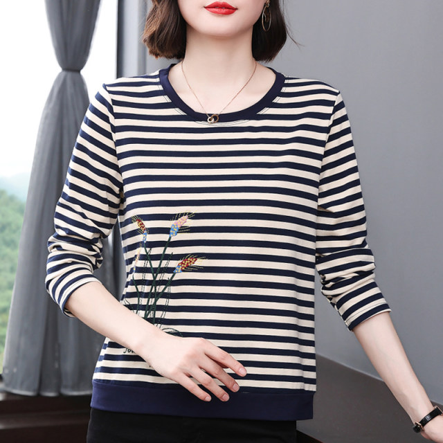 Striped long-sleeved T-shirt for women 2025 spring new autumn clothes fashionable top middle-aged and elderly mother pure cotton base shirt