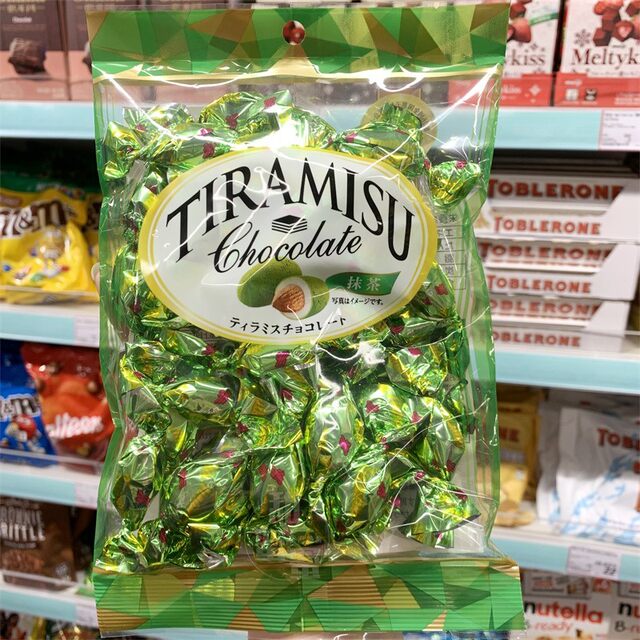 Spot Hong Kong purchasing Yuka Tiramisu Chocolate 160g Yuka Tiramisu Chocolate 160g to relieve craving for candy chocolate snacks imported from Japan