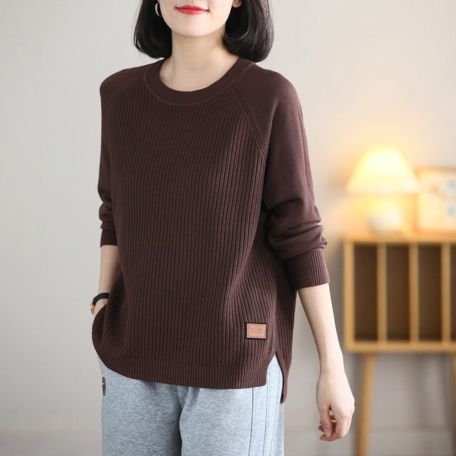 Plus size plus size round neck pullover sweater for women, autumn and winter knitted top, loose belly-covering bottoming shirt, simple sweater